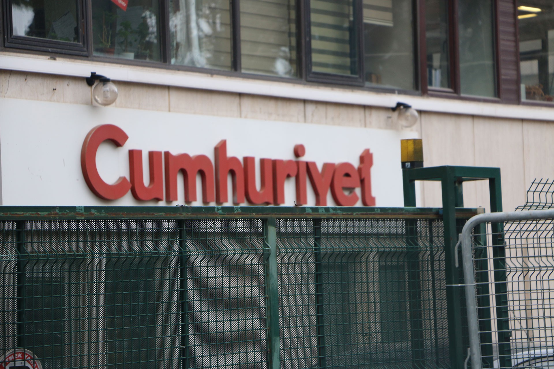 Cumhuriyet gazetesinden istifa etmişti! Yeni adresi ve görevi belli oldu