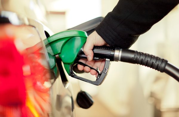 Akaryakıtta indirim sevinci kısa sürdü! Benzine zam