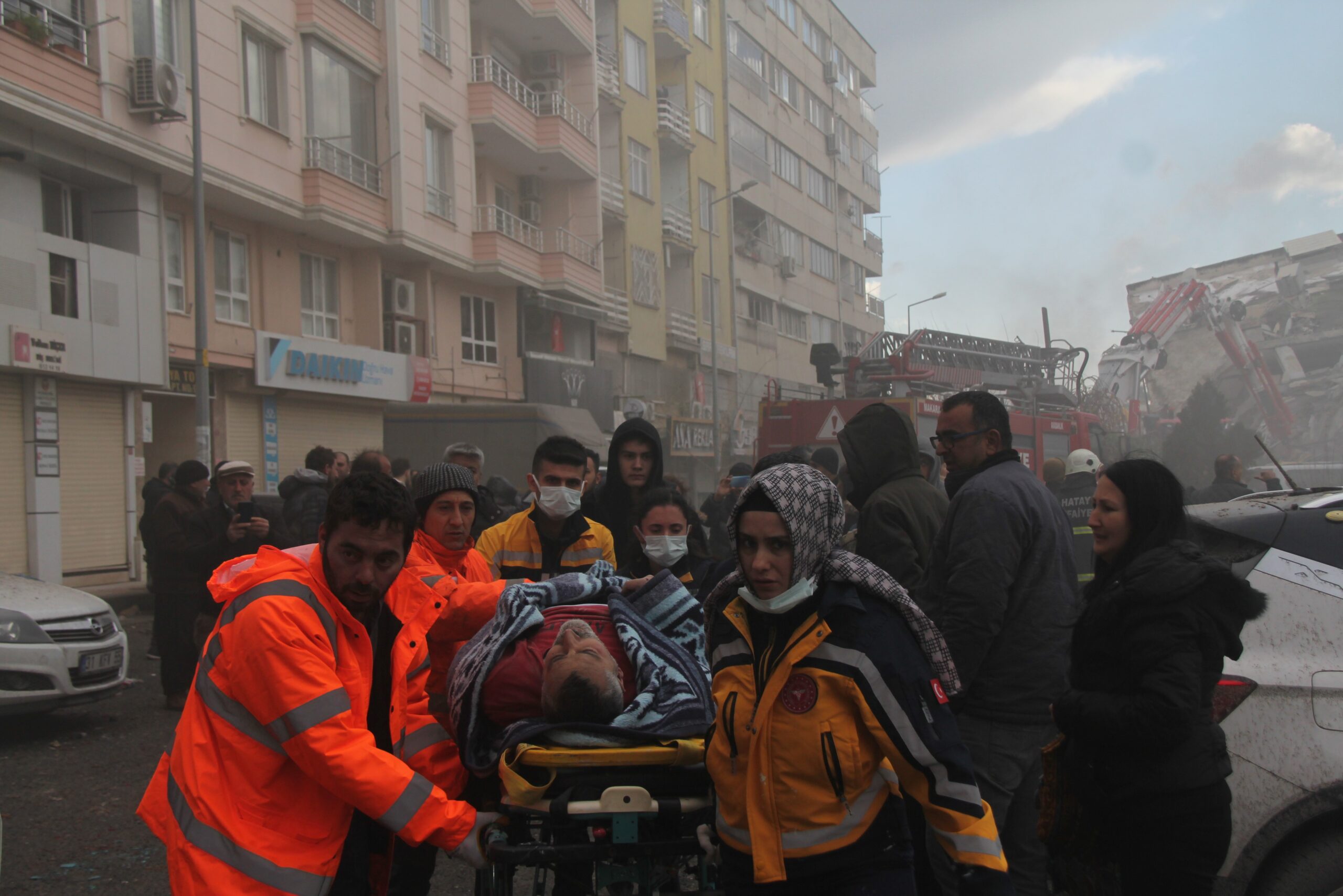 Deprem uzmanları neden ‘evlerinize girmeyin’ diyor?