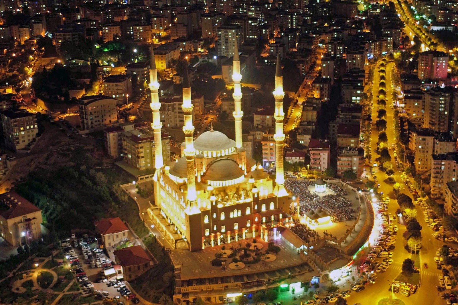 Türkiye’nin 81 ilinde depremzedeler için sela okunuyor!