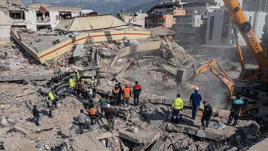 Depremin 9. gününde gelen mucize! 3 yaşındaki çocuk sağ kurtarıldı