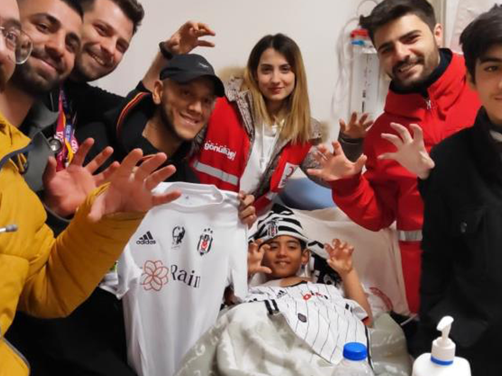 Josef de Souza’dan depremzede çocuğa büyük destek!