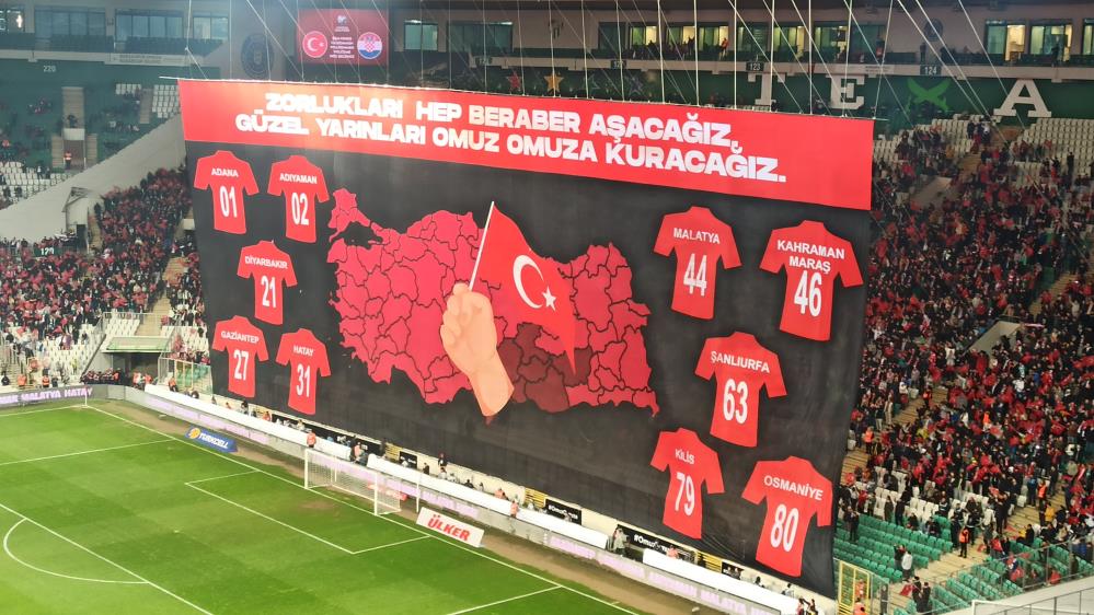 Türkiye-Hırvatistan maçında deprem ve depremzedeler unutulmadı!