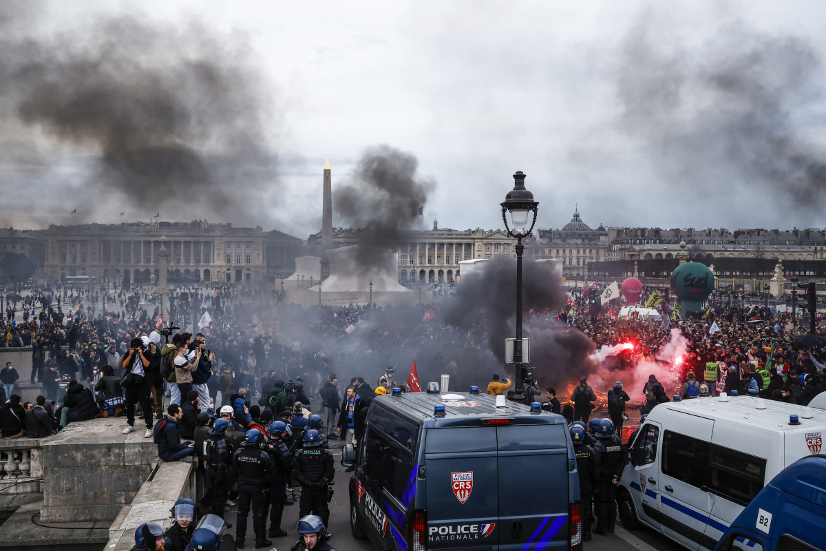 Fransa’da sokaklar karıştı: 310 gözaltı