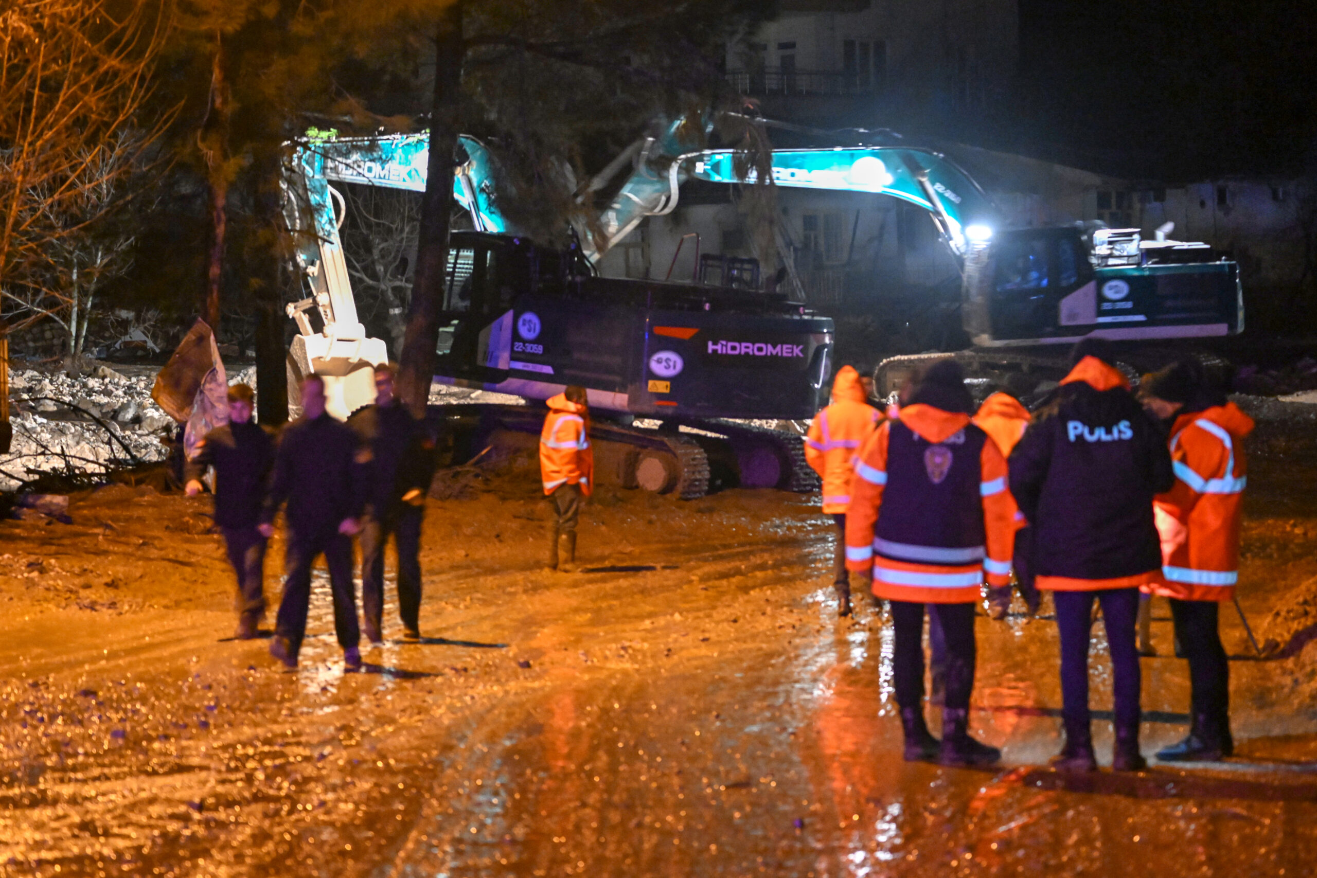 Bakan Koca acı haberi duyurdu! Sel felaketinde can kaybı 14’e yükseldi