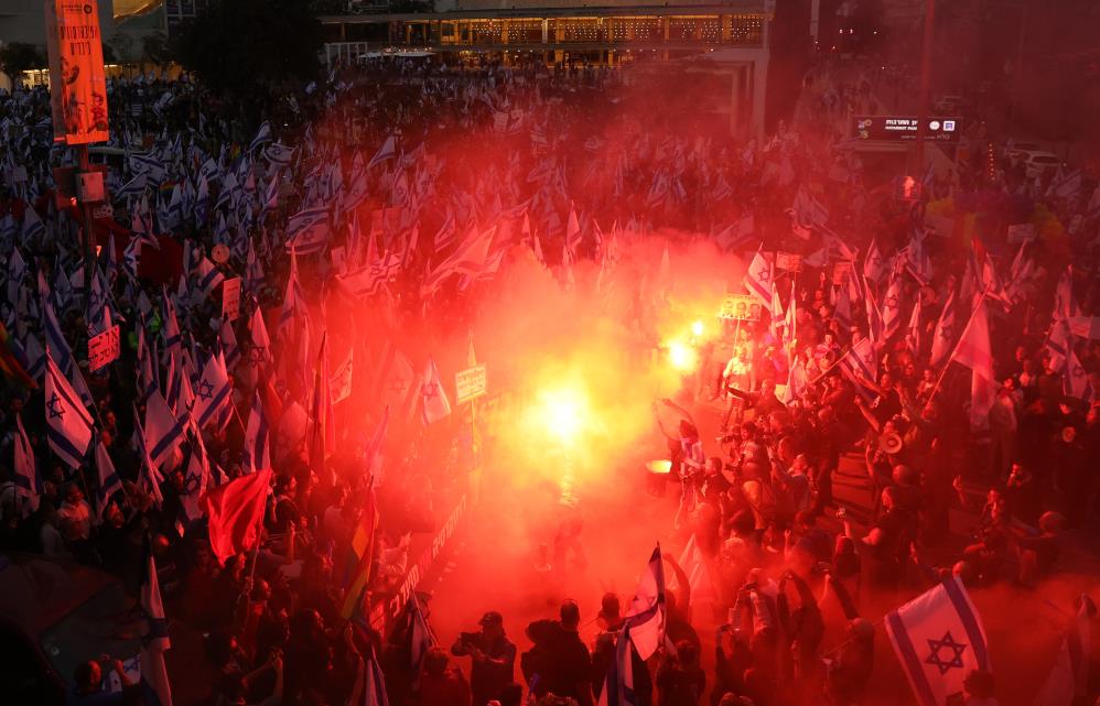 İsrail ettiğini buluyor! İşgalcide isyan çıktı