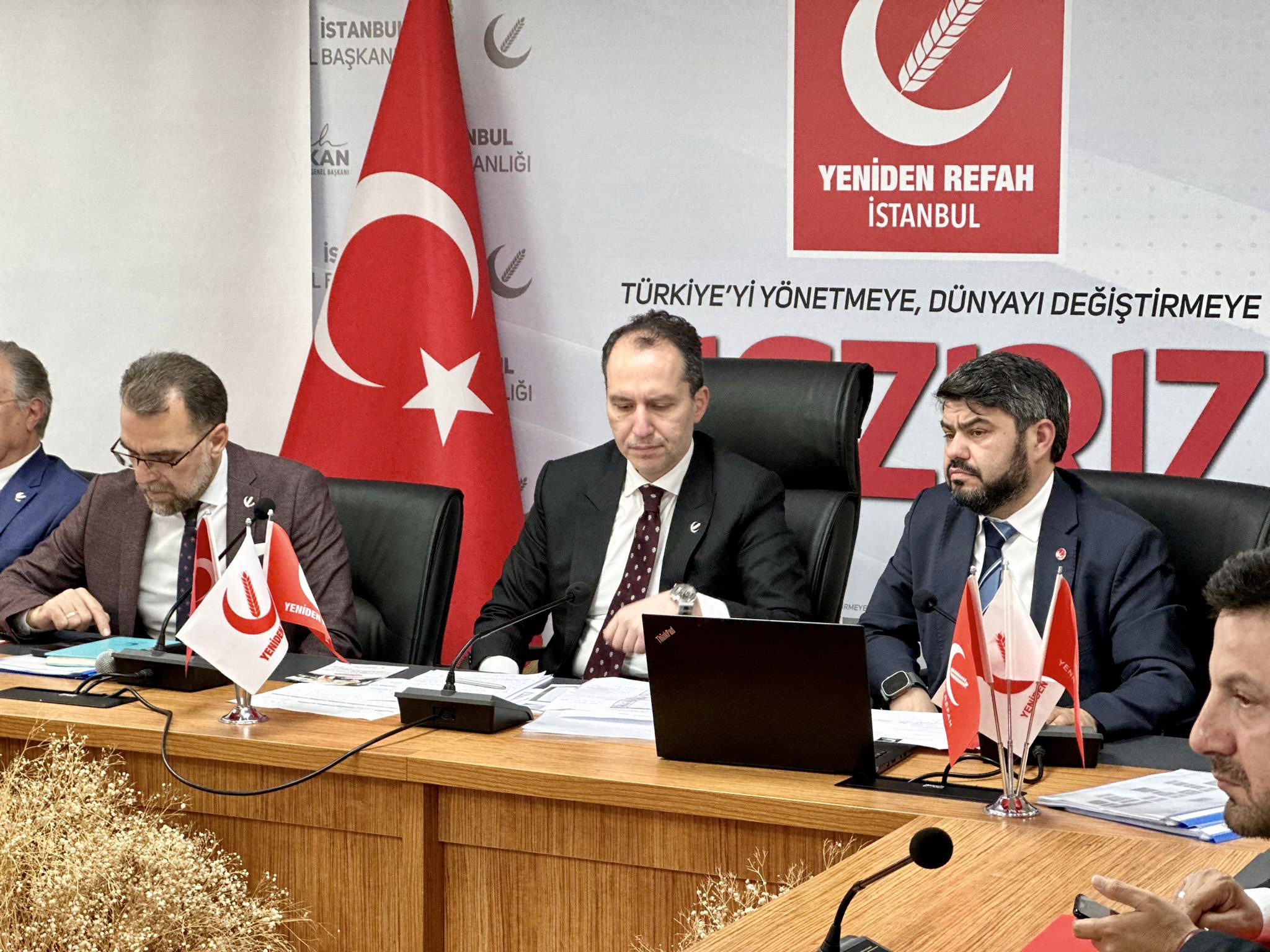 Dr. Fatih Erbakan partisinin İstanbul İl Teşkilatı ile toplantı düzenledi!
