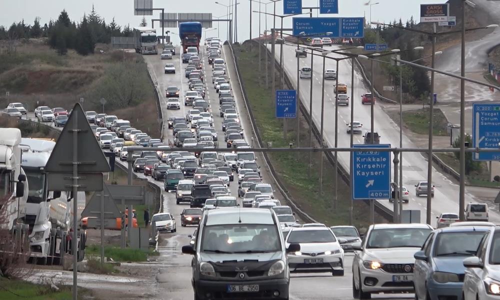 Bayramın son gününde trafik kilitlendi!