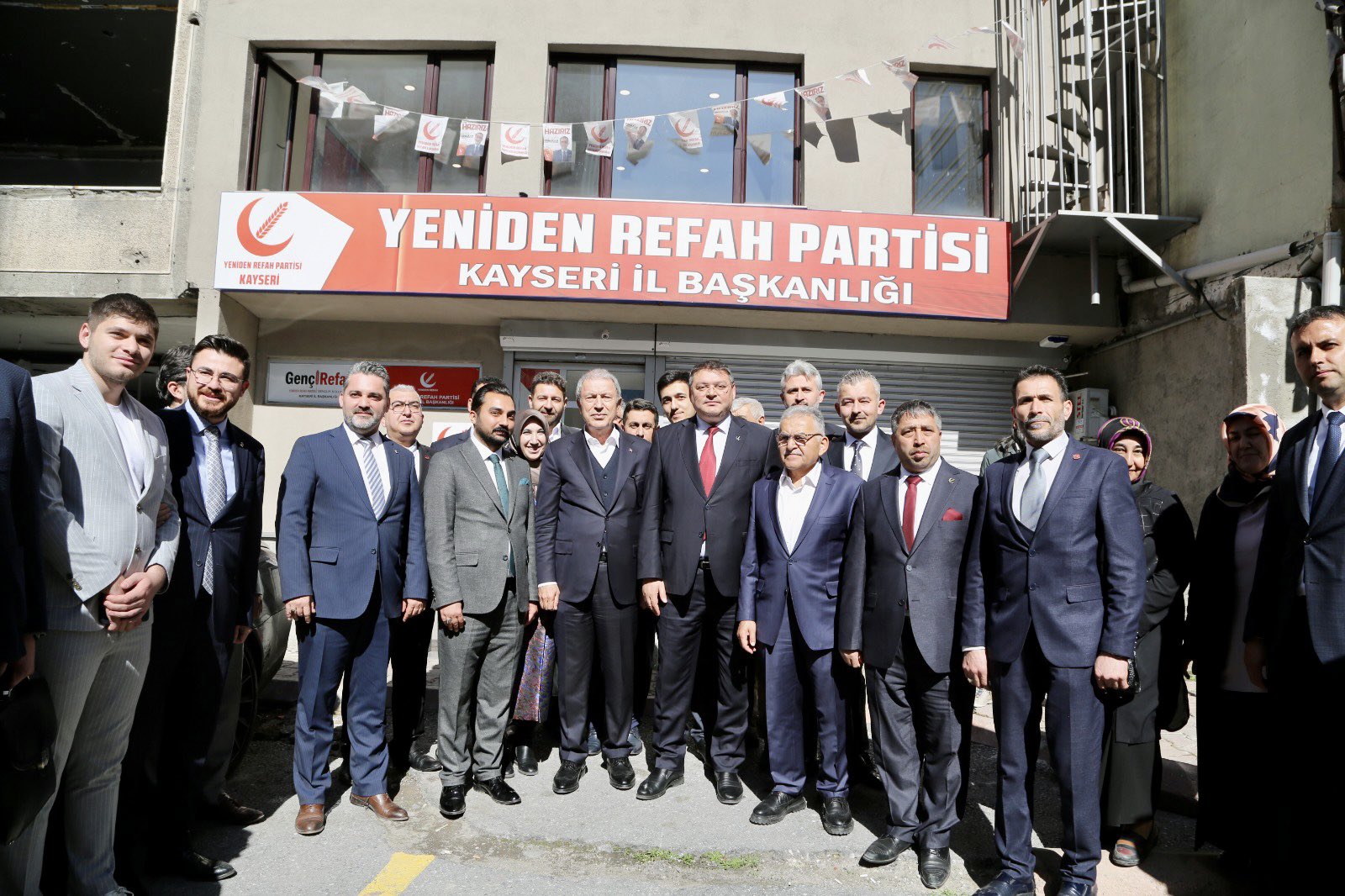 Milli Savunma Bakanı Hulusi Akar’dan Yeniden Refah Partisi’ne ziyaret!