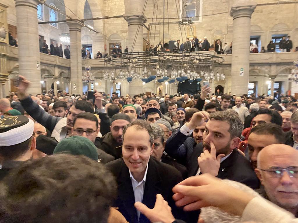 Dr. Fatih Erbakan bayram namazını Eyüp Sultan Camii’nde kıldı!