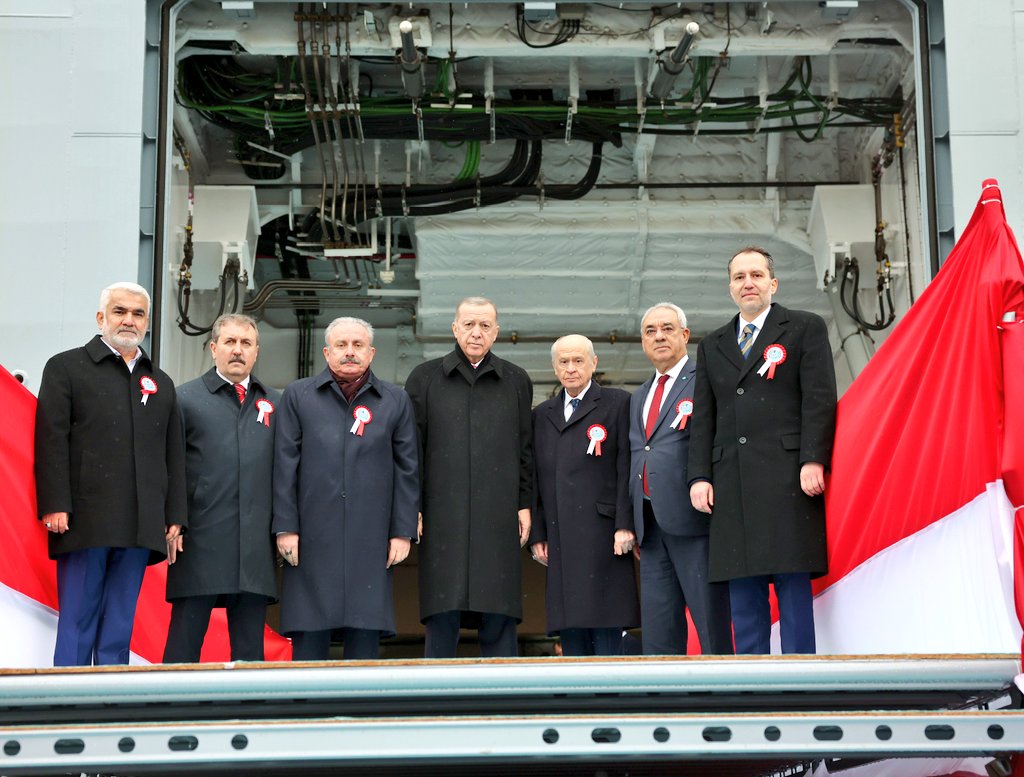 Cumhur İttifakı liderleri dünyanın ilk SİHA gemisini hizmete aldı