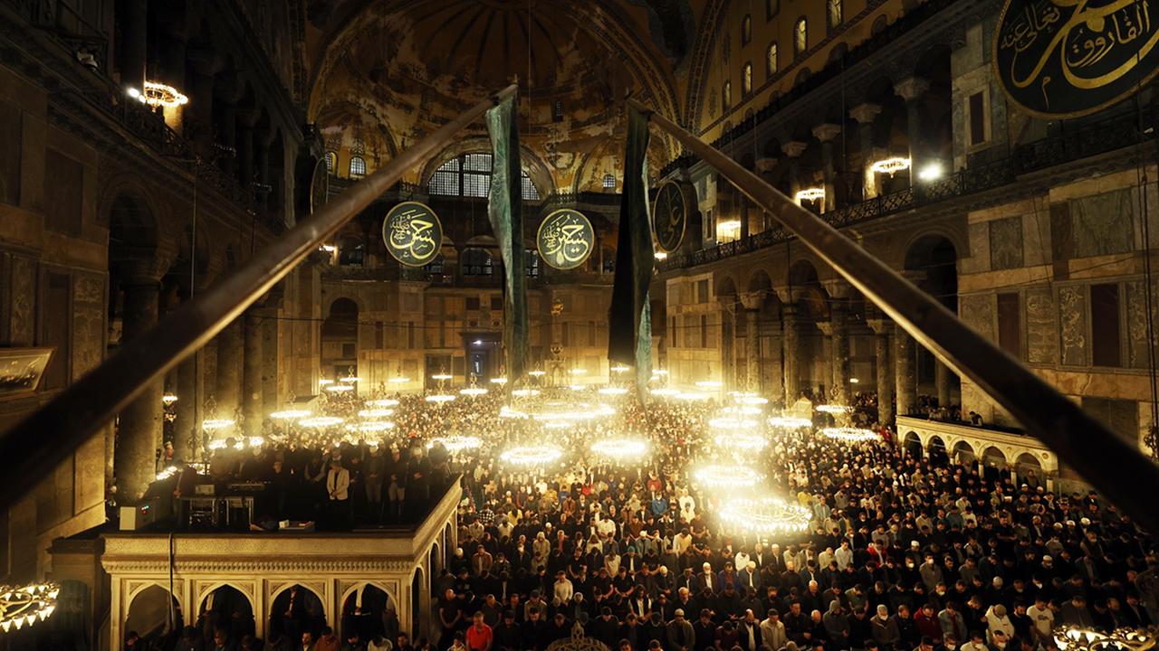 Ayasofya Camisi’nde Kadir gecesi heyecanı!