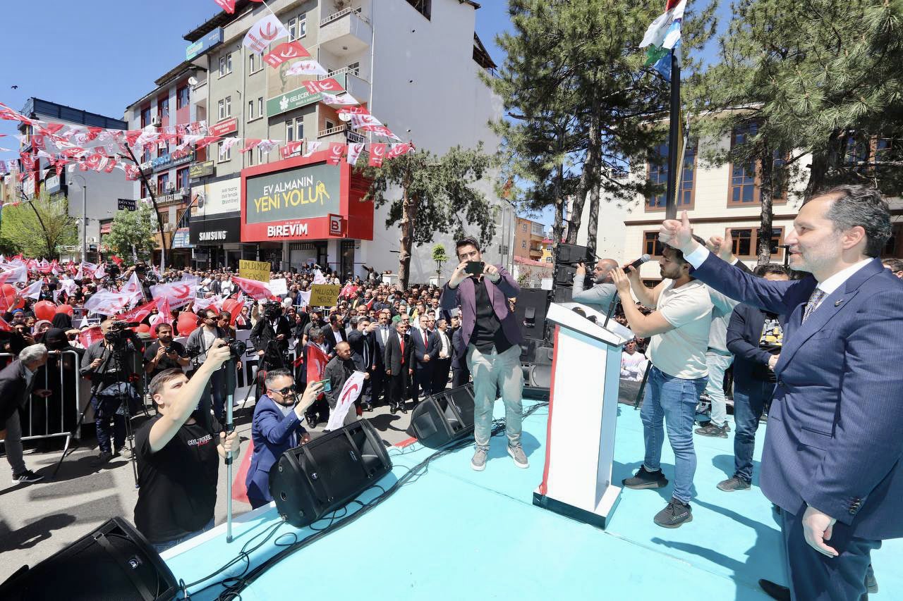 Fatih Erbakan Bingöl’de coşkulu kalabalığa seslendi: CHP demek kıtlık demek, devalüasyon demek!