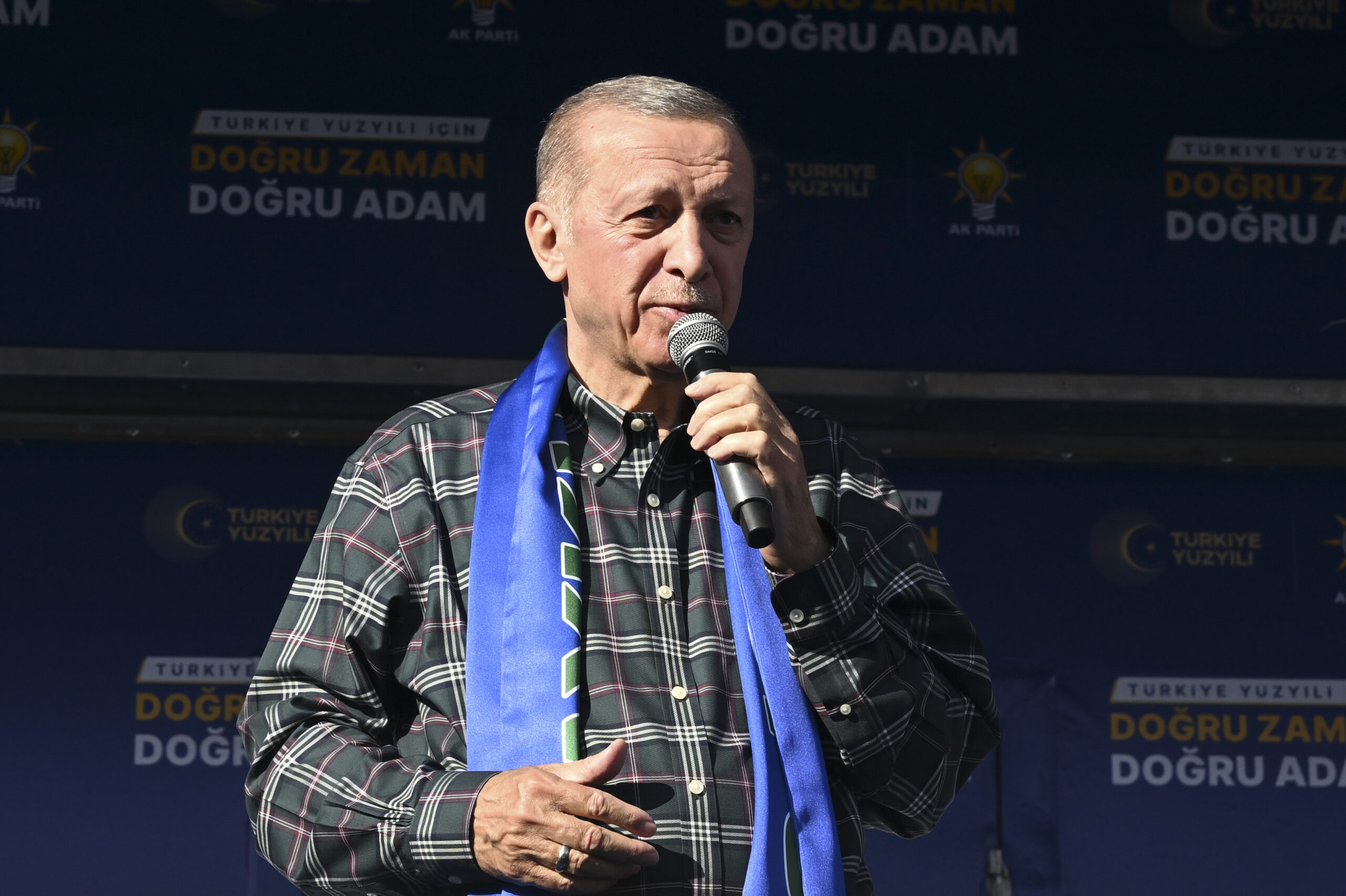 Cumhurbaşkanı Erdoğan meydanları işaret etti! ‘Tereddütsüz öndeyiz’