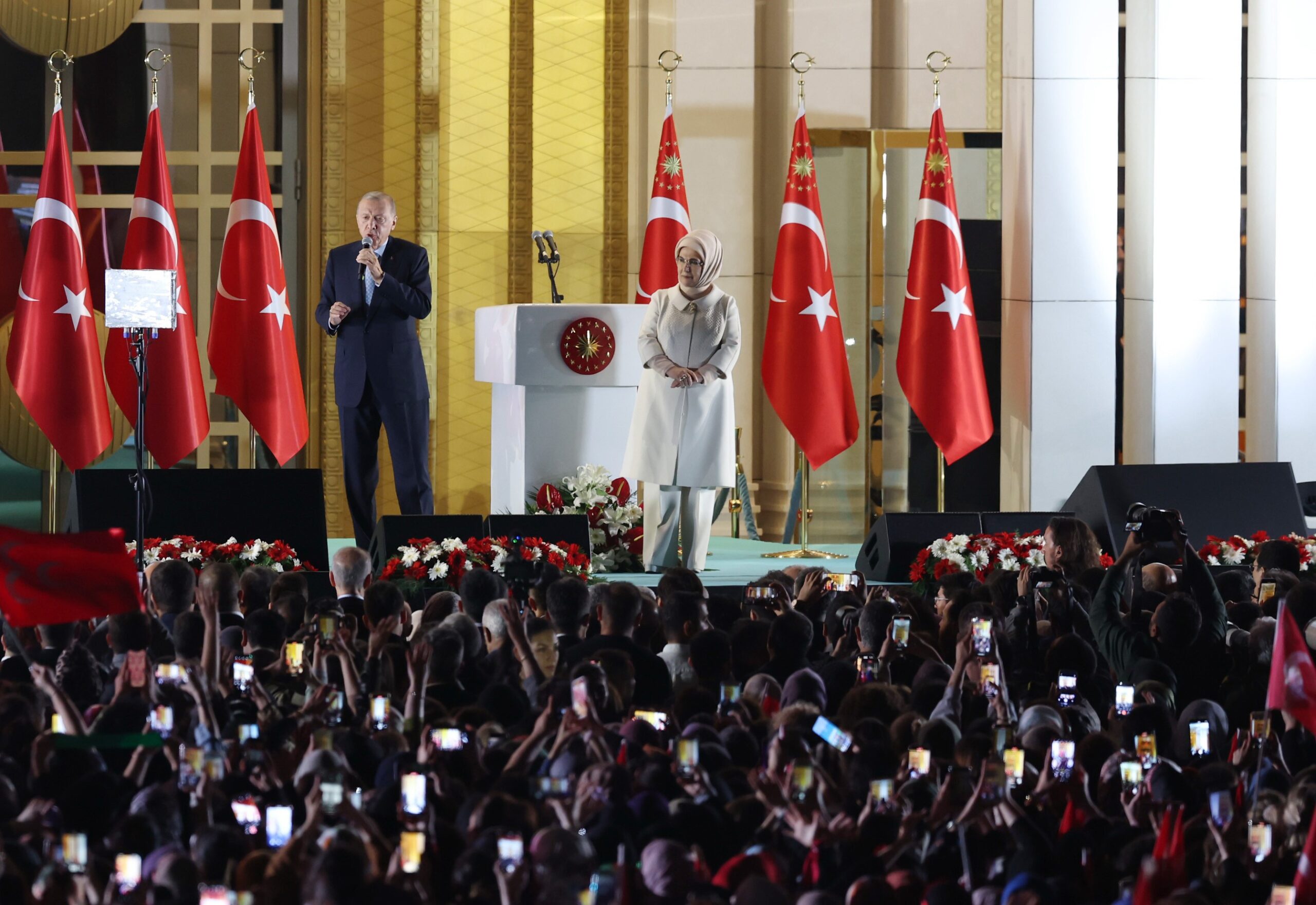 Cumhurbaşkanı Erdoğan’dan tarihi balkon konuşması!