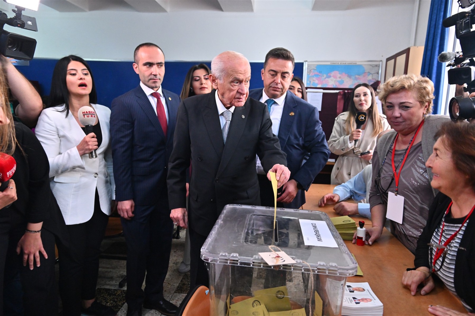 Devlet Bahçeli oyunu kullandı! ‘Yeni yüzyılın ilk seçimi tamamlandı’