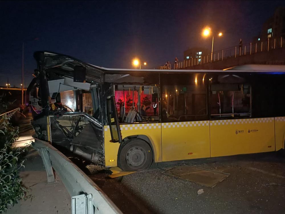 İstanbul Başakşehir’de İETT kazası! 7 metreden aşağıya uçtu…