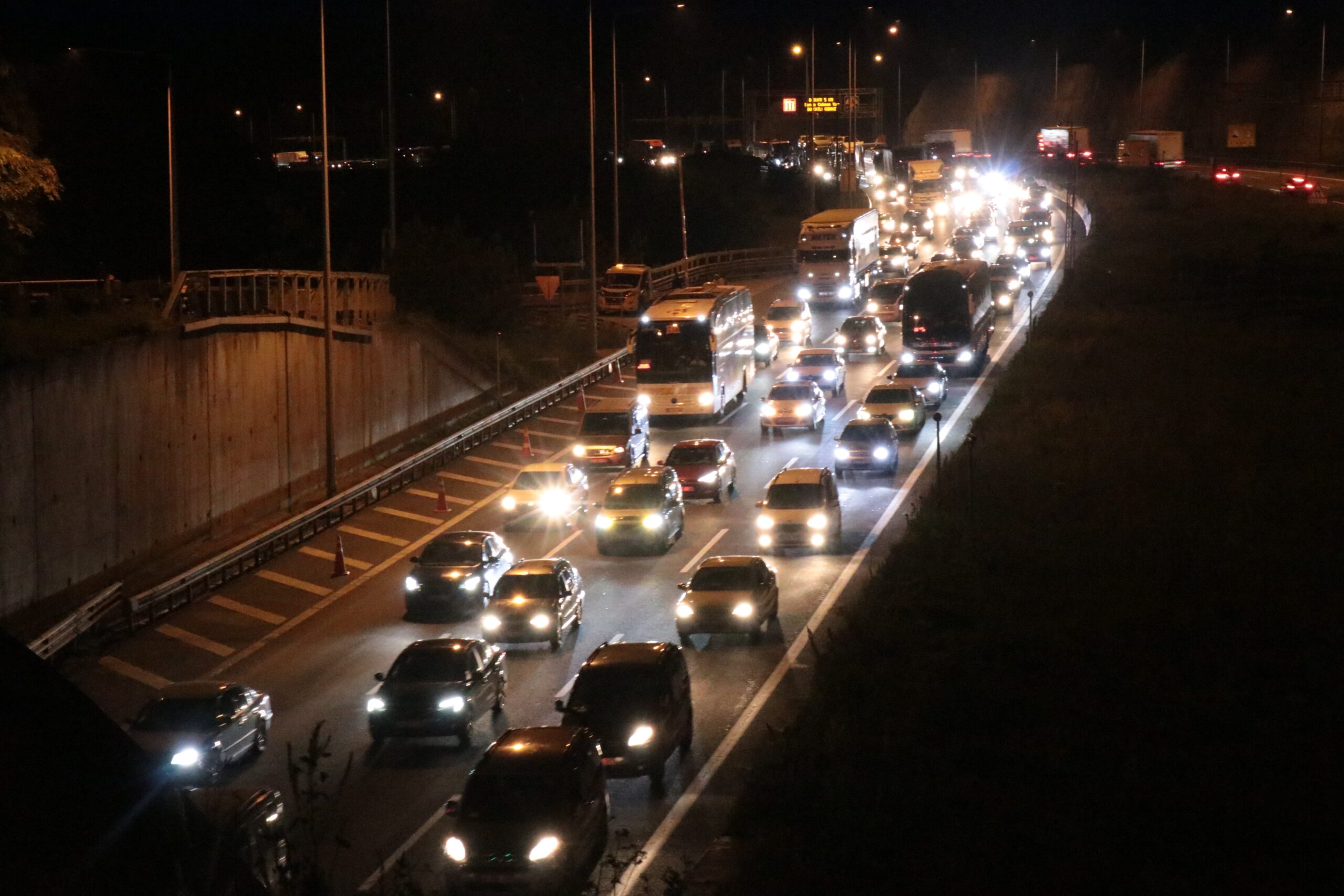 Bolu Dağı Tüneli’nde bayram trafiği! Kilitlendi…