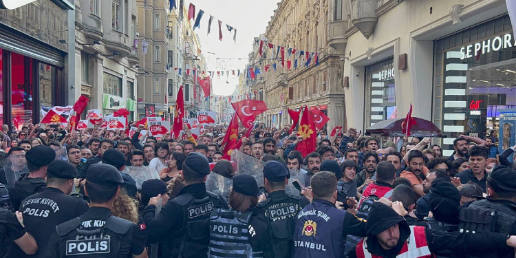 Taksim’de ‘Gezi’ yürüyüşüne geçit yok! 59 kişi gözaltına alındı