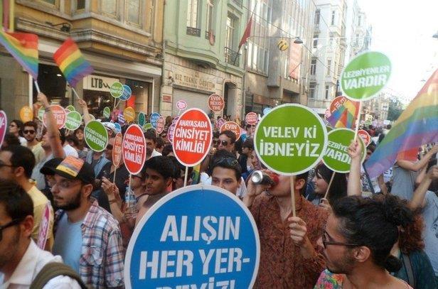 Hanifi Zengin’den LGBT’li sapkına: O parmağını indir!