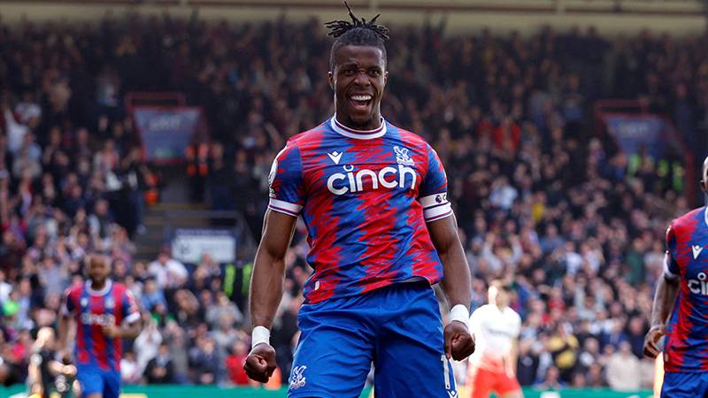 Fenerbahçe’ye Zaha’dan kötü haber!