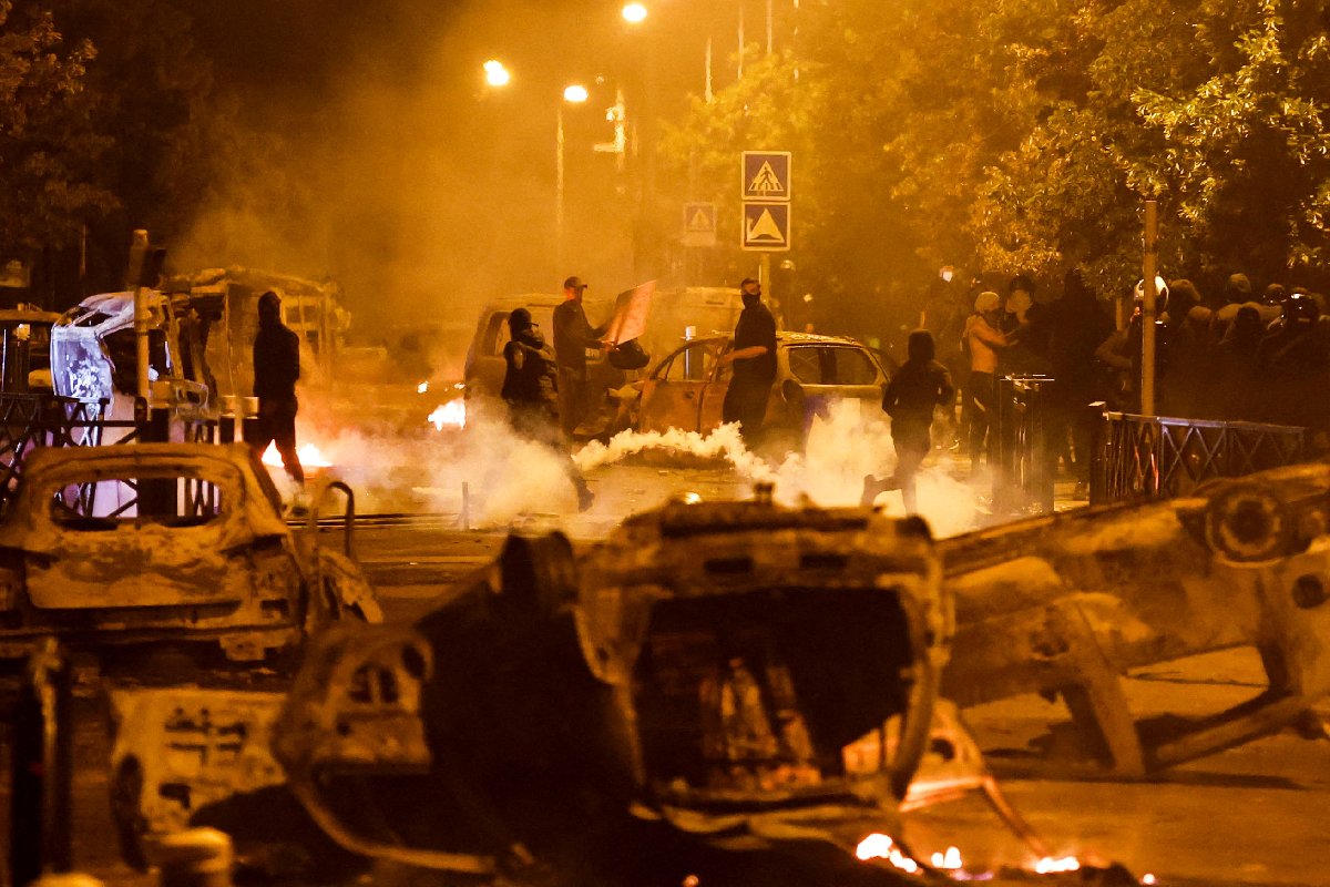 Fransız polisin kurşunuyla öldürülen gencin anneannesi konuştu!