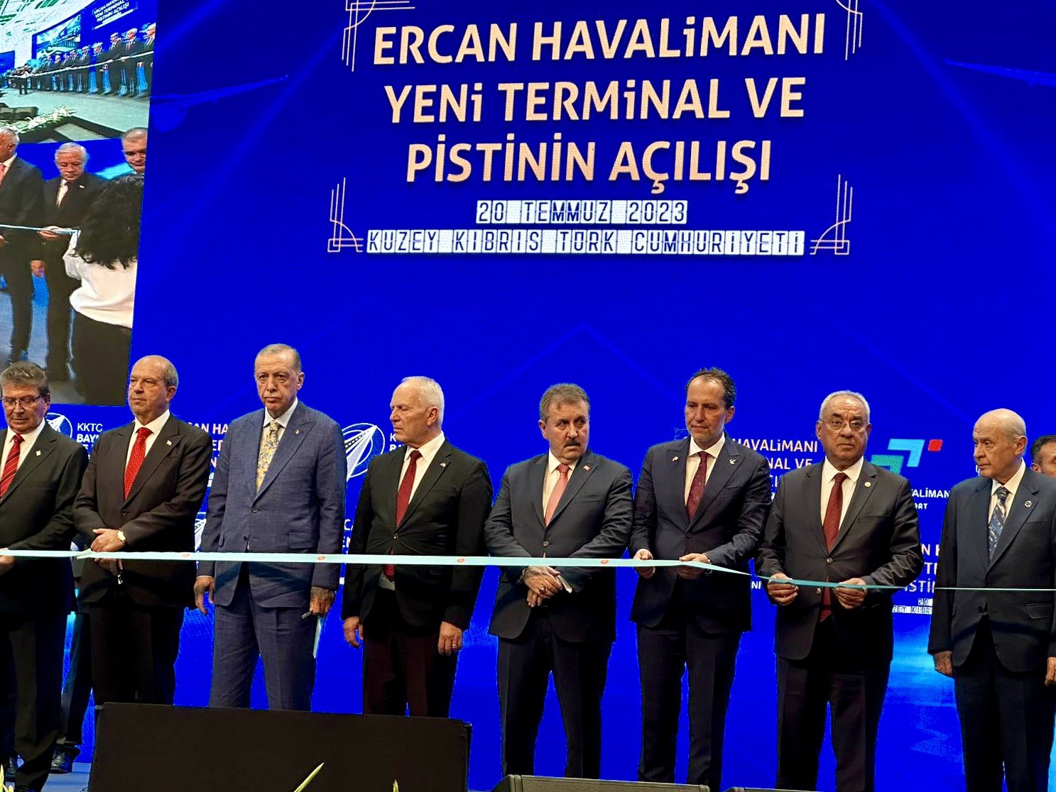 Fatih Erbakan Erdoğan ile birlikte Yeni Ercan Havalimanı’nın açılışına katıldı!