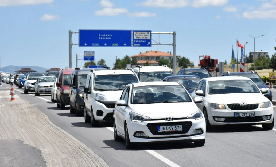43 ilin kesişme noktasında trafik kilitlendi!