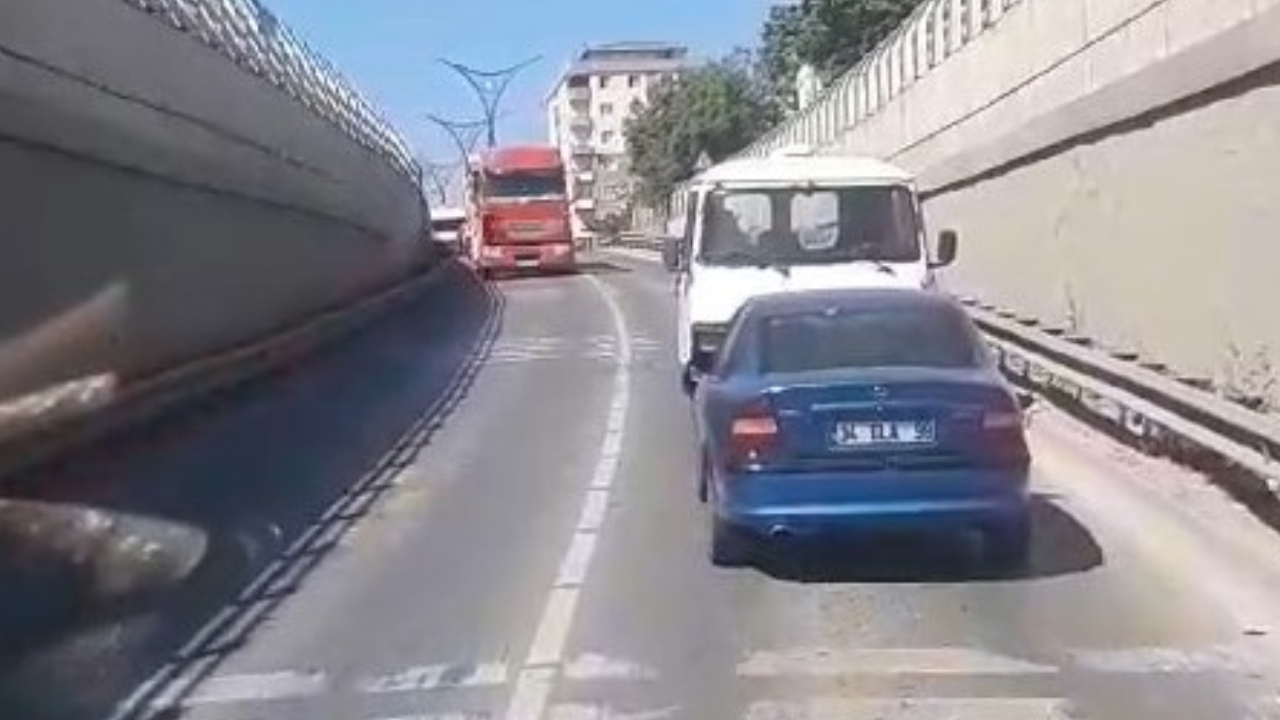 Trafiği hiçe sayan şoför izleyenleri hayrete düşürdü!