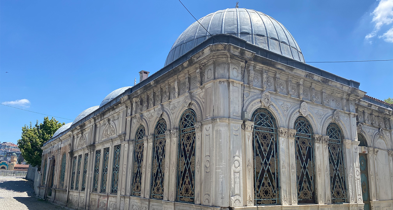 Tarihi türbe İBB’nin hatalı çalışmaları yüzünden yıkılabilir!