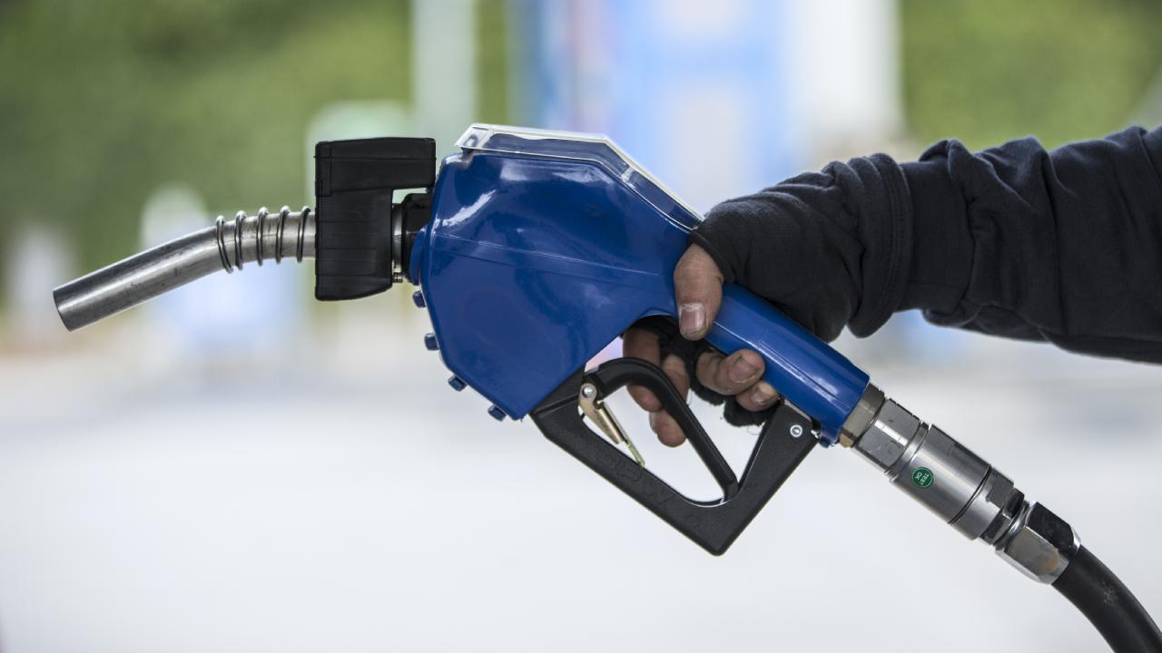 Benzine indirim, motorine zam! Bu geceden itibaren geçerli