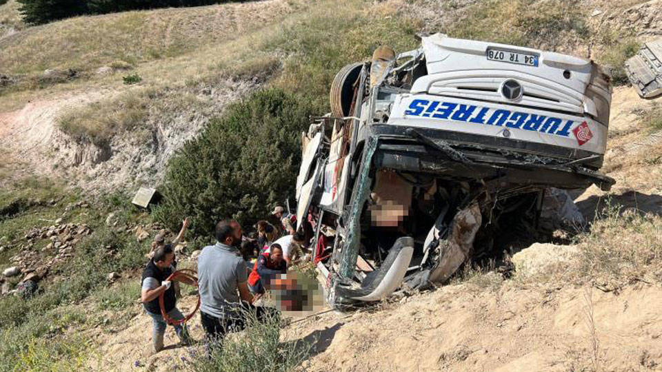 Kars’ta korkunç otobüs kazası!