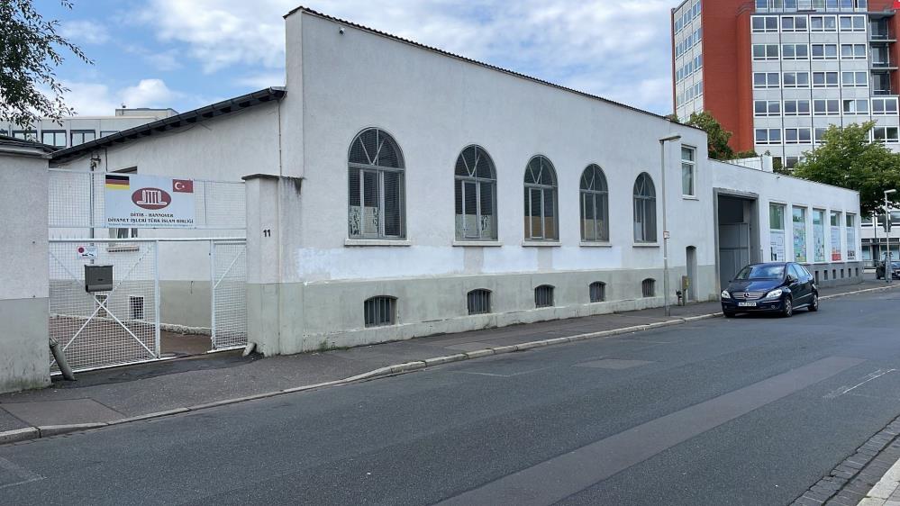Almanya’da PKK terör örgütünden camiye saldırı!