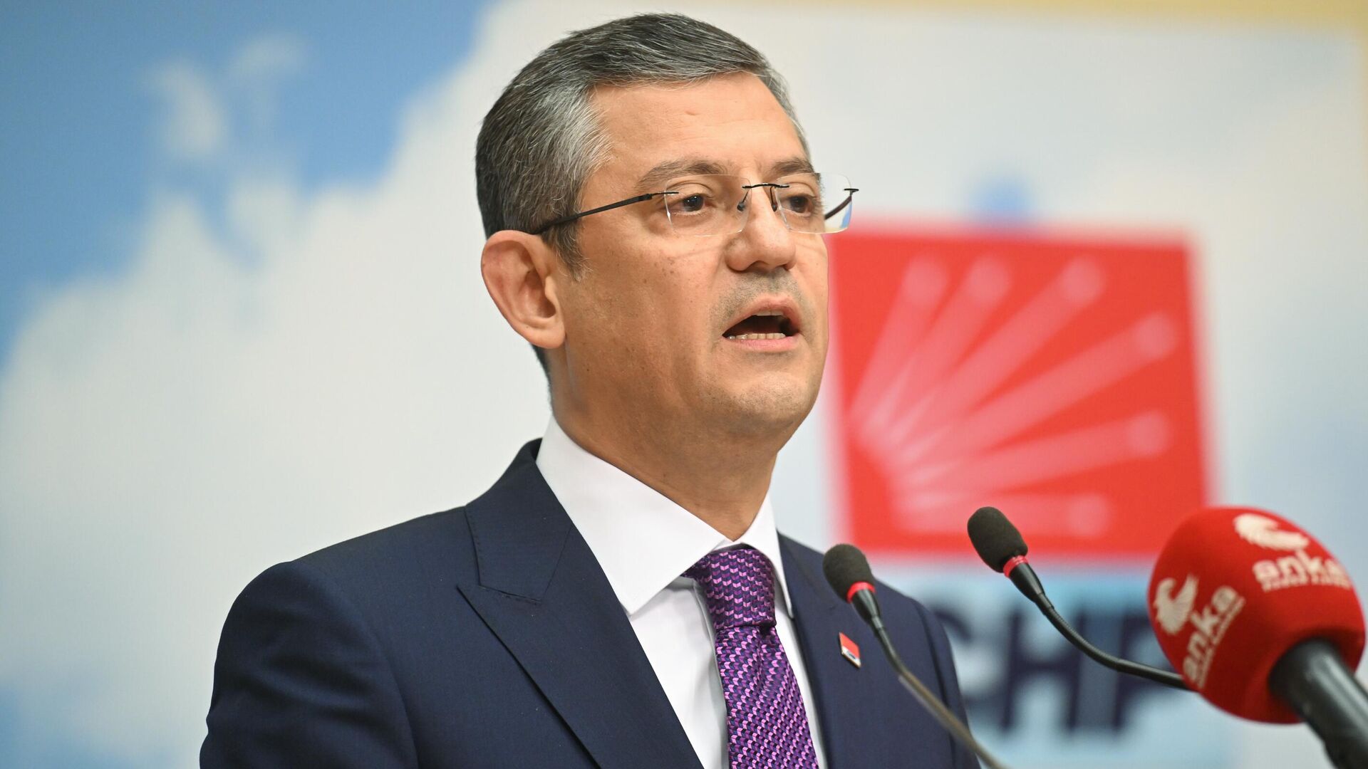 Özgür Özel’den ‘Kemal Kılıçdaroğlu’ sloganlarına sert tepki…