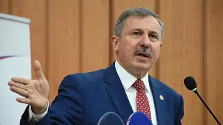 Eski Gelecek Partili Özgür Özel’in ipliğini pazara çıkarttı