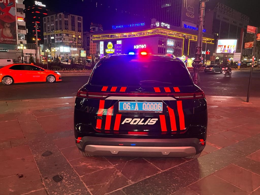 Ankara’da görev yapan TOGG marka polis aracına yoğun ilgi!