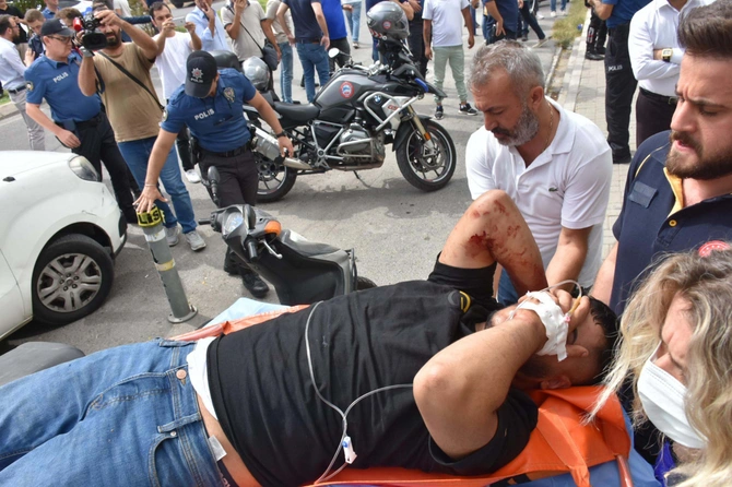 İzmir’de pes dedirten olay: Adliye önünde çatıştılar
