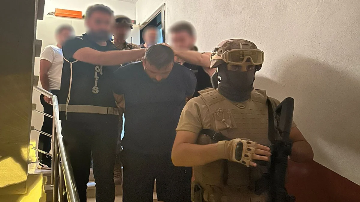 Antalya’da 19 ayrı suçtan aranan çete lideri yakalandı