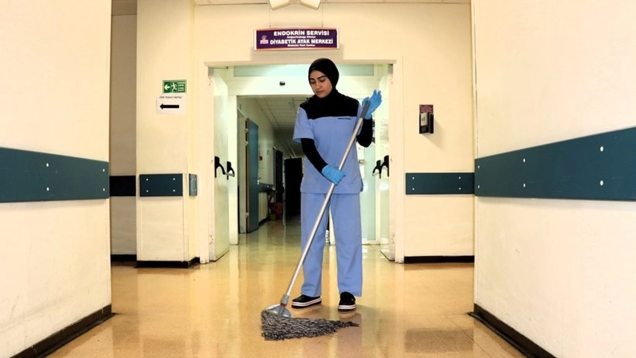 Temizlik görevlisi olarak çalıştığı üniversitenin tıp fakültesini kazandı