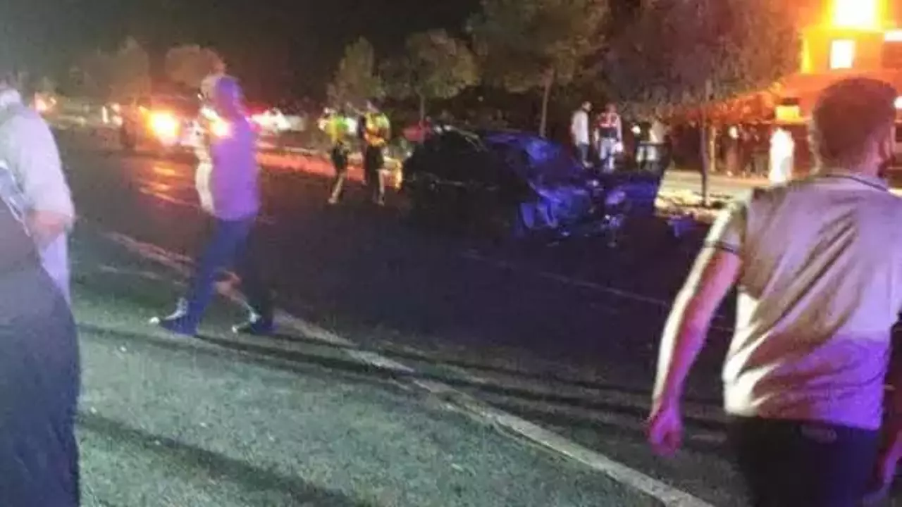 İstanbul’dan babalarının cenazesine gelen aile, trafik kazasında hayatını kaybetti