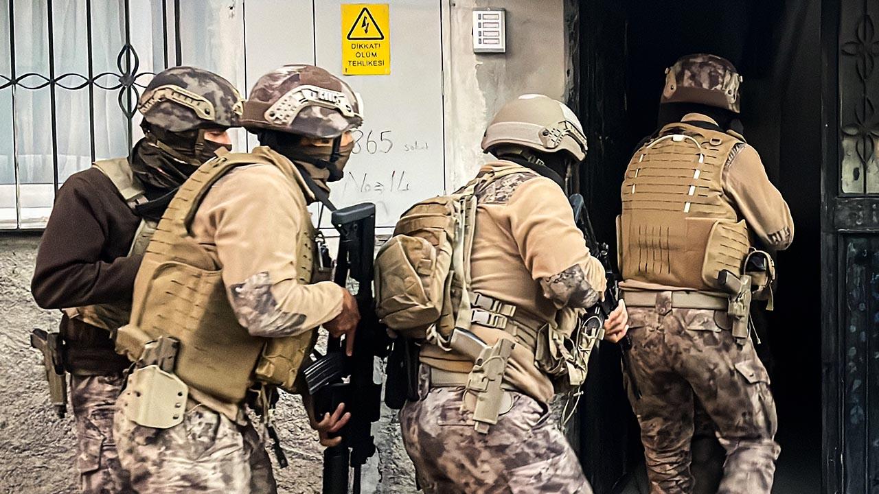 İzmir’de terör örgütü DEAŞ’a ağır darbe! Çok sayıda mühimmat ele geçirildi