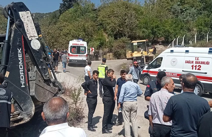 Cenaze namazı kılan kalabalığın arasına freni patlamış kamyon daldı!