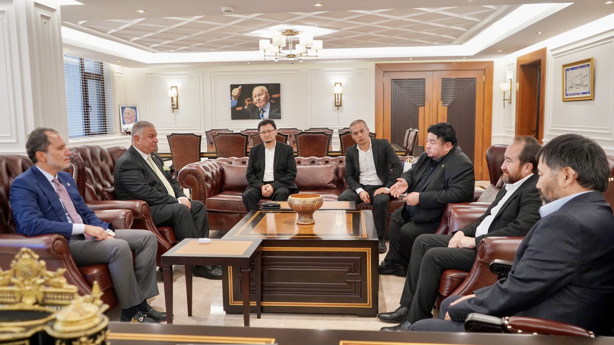 Doğu Türkistan’lı heyetten Erbakan’a ziyaret!