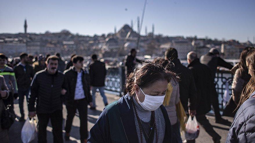 Korku pompalamak için birbirleriyle yarışıyorlar! ‘Maske takın’