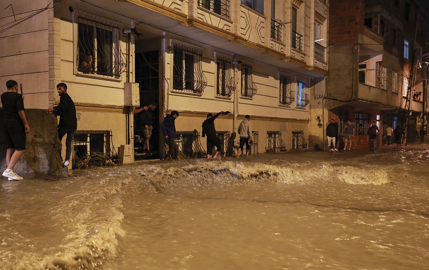 İstanbul’u sel vurdu!