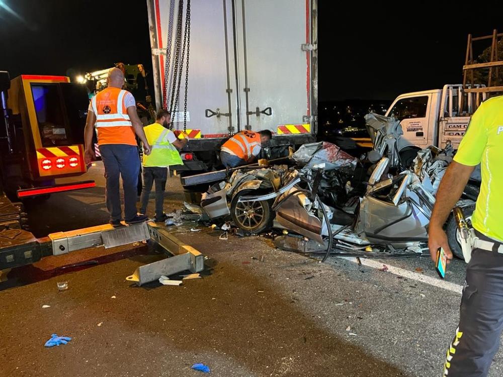 İstanbul’da yürek yakan zincirleme kaza! 4 çocuk hayatını kaybetti