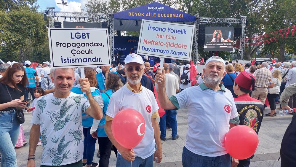 Aileyi savunanlar Saraçhane Parkı’nda buluştu! ‘LGBT propagandası yasaklansın’