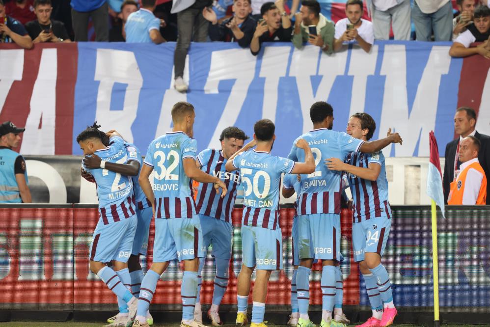 Sezonun ilk derbisinde Trabzonspor farklı kazandı!