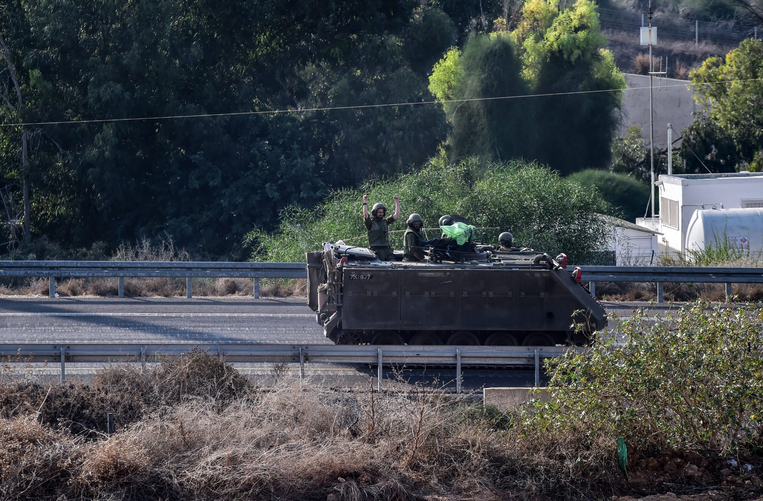 Kara harekatını Hizbullah mı geciktiriyor?