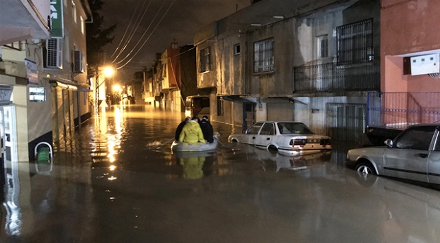 Adana sular altında!